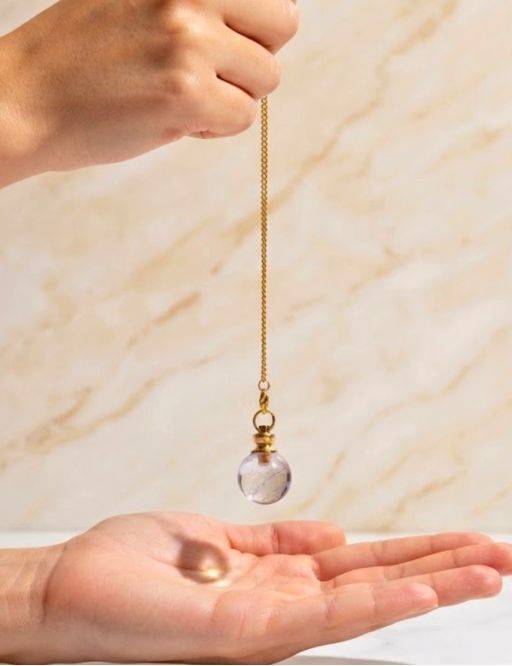 Pendule sphère cristal de roche : clarté & radiesthésie