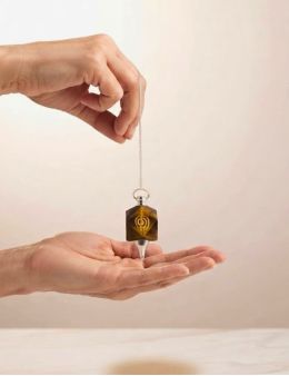 Pendule divinatoire œil de tigre gravé - Protection & radiesthésie