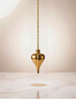 Pendule divinatoire métal doré goutte petit format avec chaîne dorée