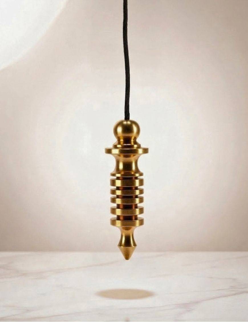 Pendule Isis doré petit modèle avec témoin