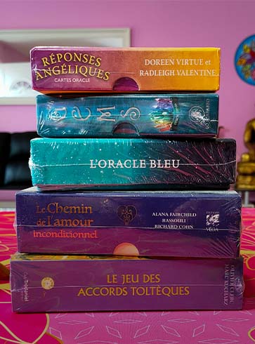 Acquérir un jeu de cartes : tarots et oracles Article : Acquérir un jeu de cartes : tarots et oracles