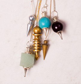 Zoom sur le pendule divinatoire : comment le choisir ? Article : Zoom sur le pendule divinatoire : comment le choisir ?